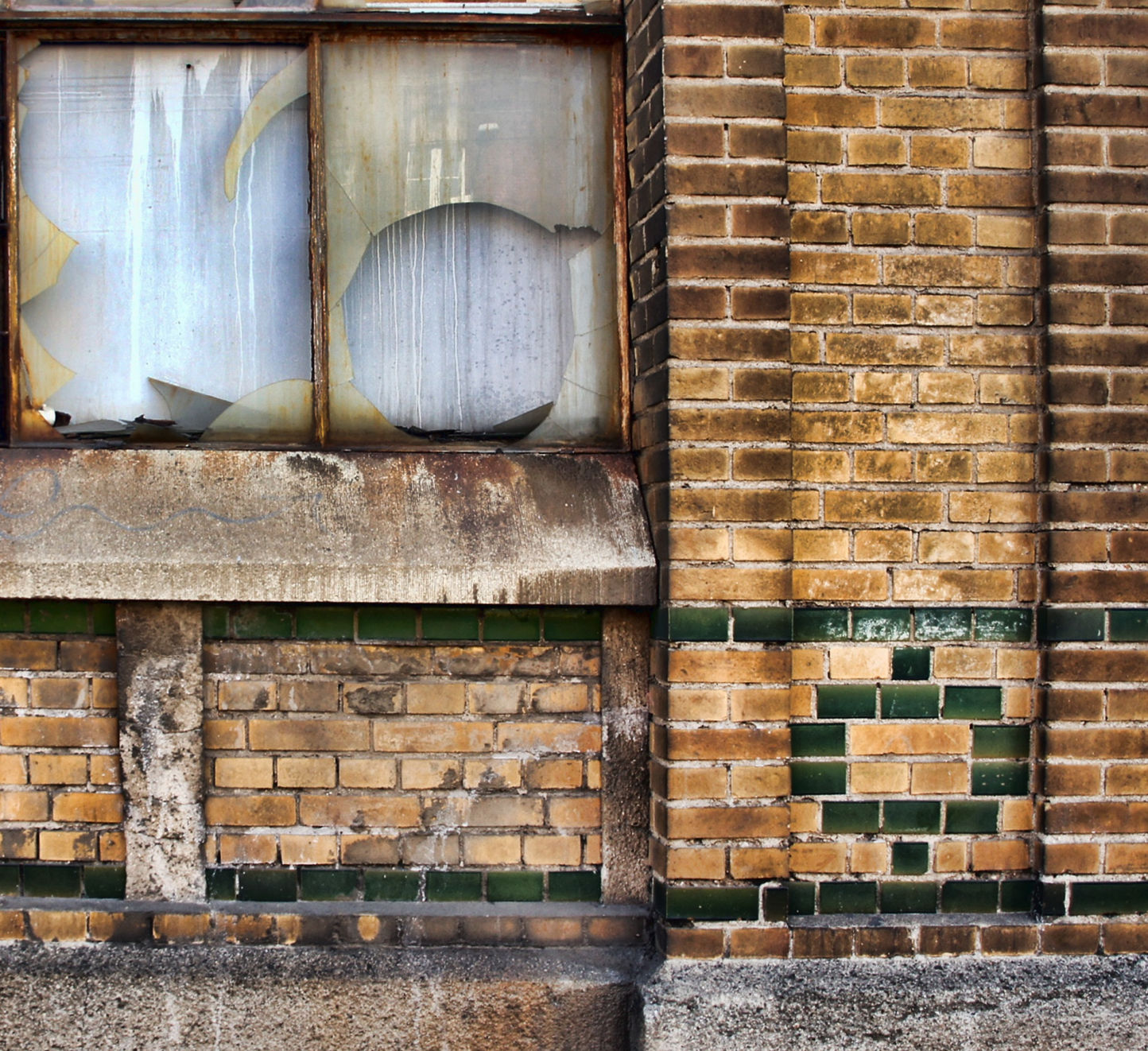 Gestern Abend: Detonation, dass die Fenster herausflogen …und andere