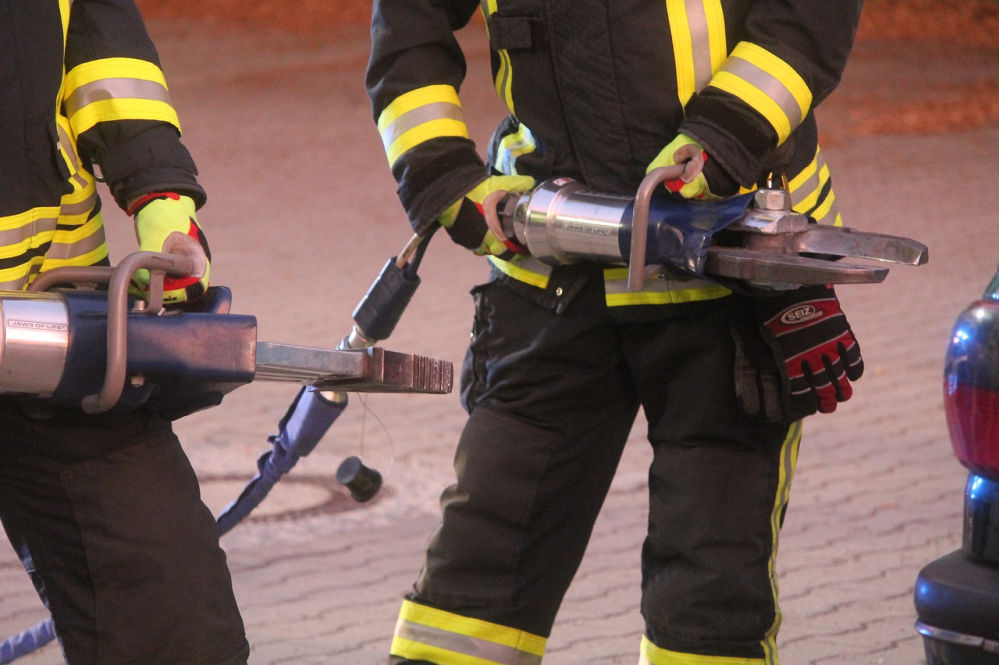 Feuerwehr mit hydraulischem Spreizgerät