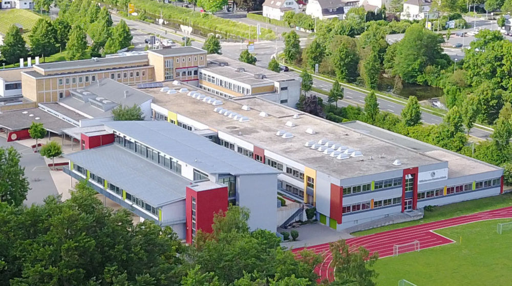 Luftaufnahme Schulgebäude. WvO-Schule Dillenburg.
