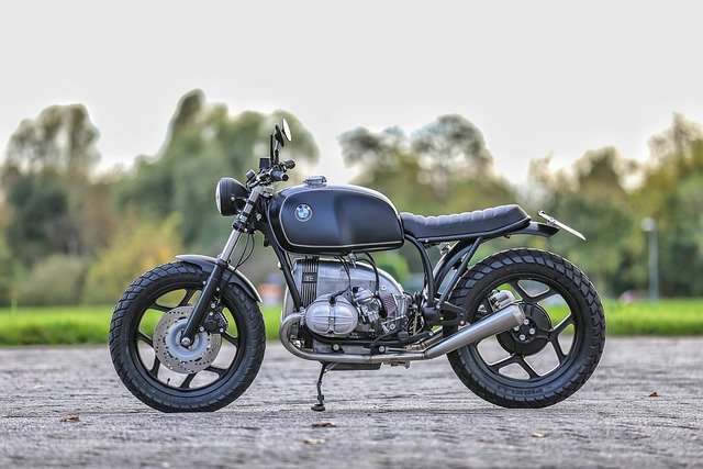 älteres Motorrad. Schwarz. BMW