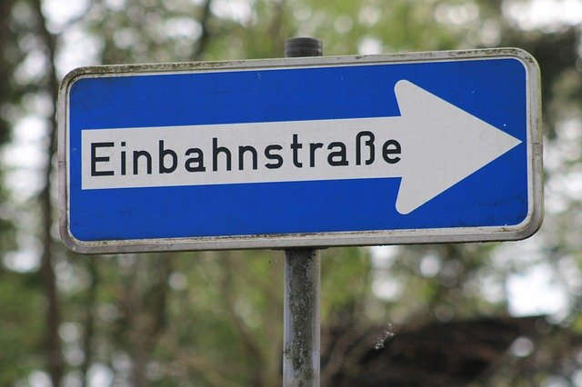 Einbahnstraßen-Schild