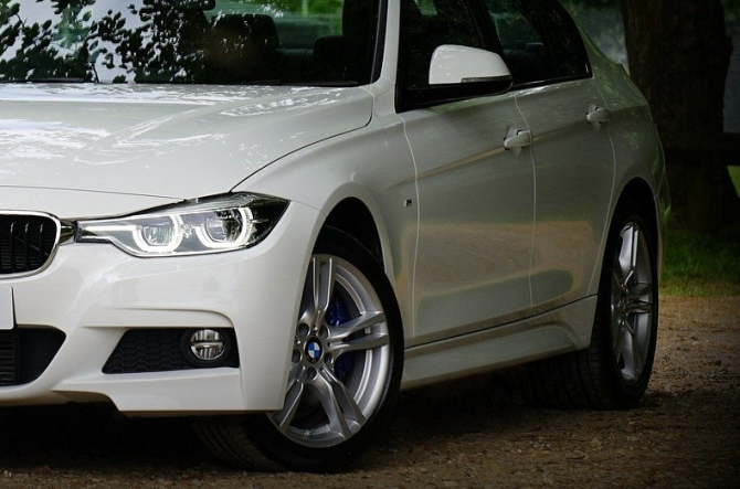 weißer BMW