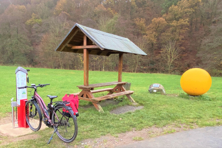 Reifen-Rad-Station am Planegenlehrpfad