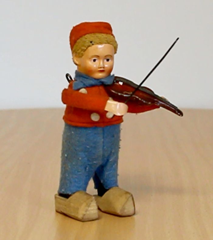 Kleiner Geiger. Figur.