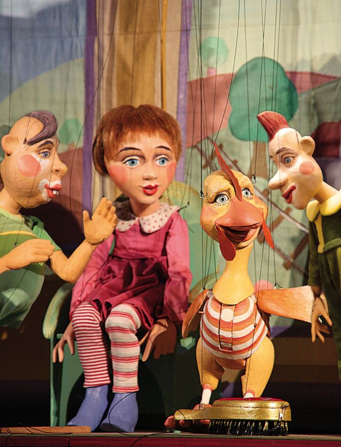 3 Marionettenfiguren und eine Tiermarionette