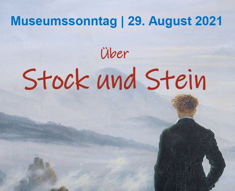 Mann steht vor einem Gebirge. Text-info über den Museumssonntag