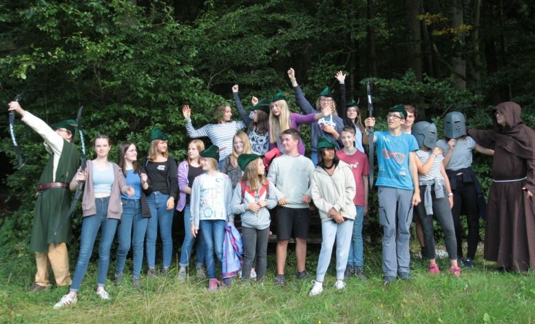 Gruppenfoto mit Jugendlichen