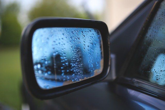 Autospiegel - regennass.