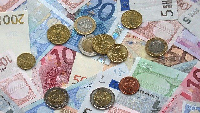 Scheine und Münzen. Euros.