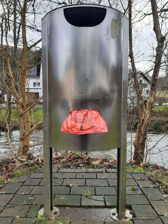 Hundekot-Beutel-Spender mit Mülleimer