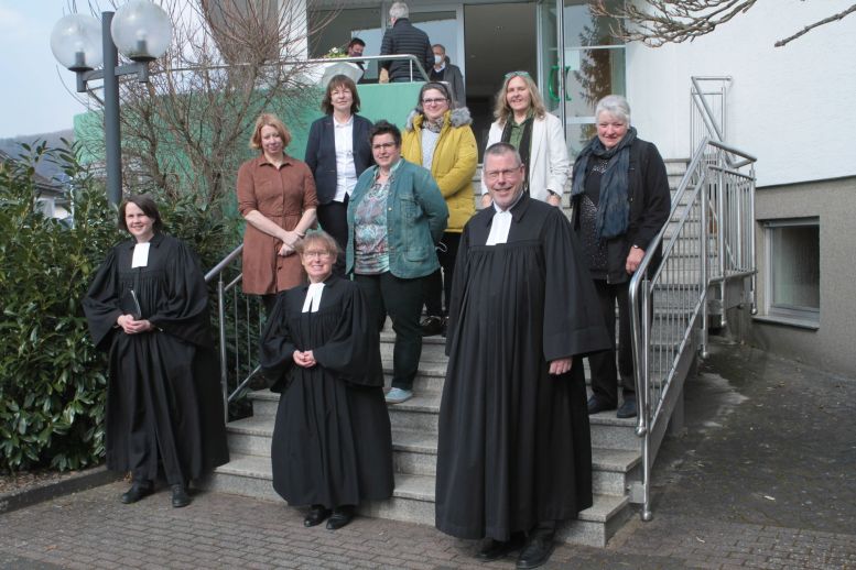 Kirchenleute beim Gruppenfoto