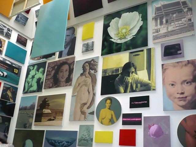 Bilder an der Wand