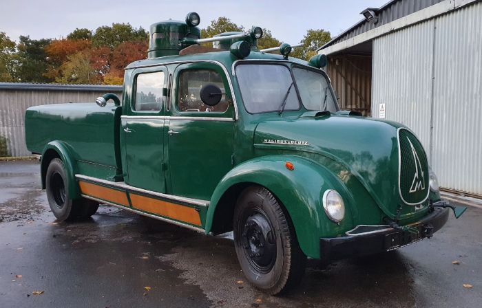Der Wasserwerfer vom Typ Magirus Deutz S 3500 aus dem Jahr 1954 in Grün