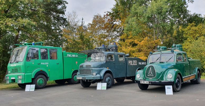 Die drei historischen Polizei-Wasserwerfer aus dem Polizeioldtimer Museum in Marburg nebeneinander