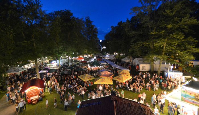 Blick von oben auf die Party